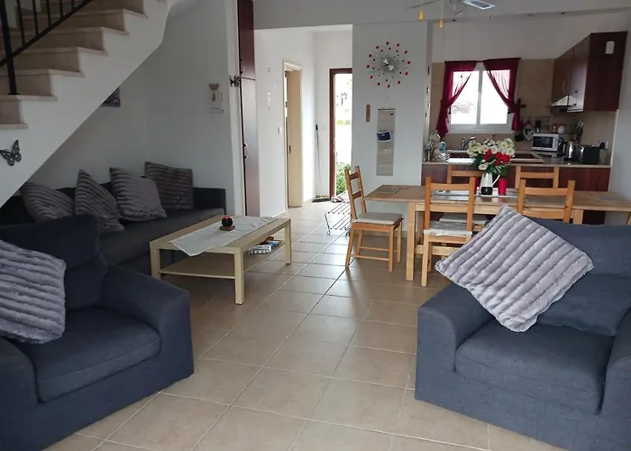 Beautiful 2-Bed House In Mandria Paphos